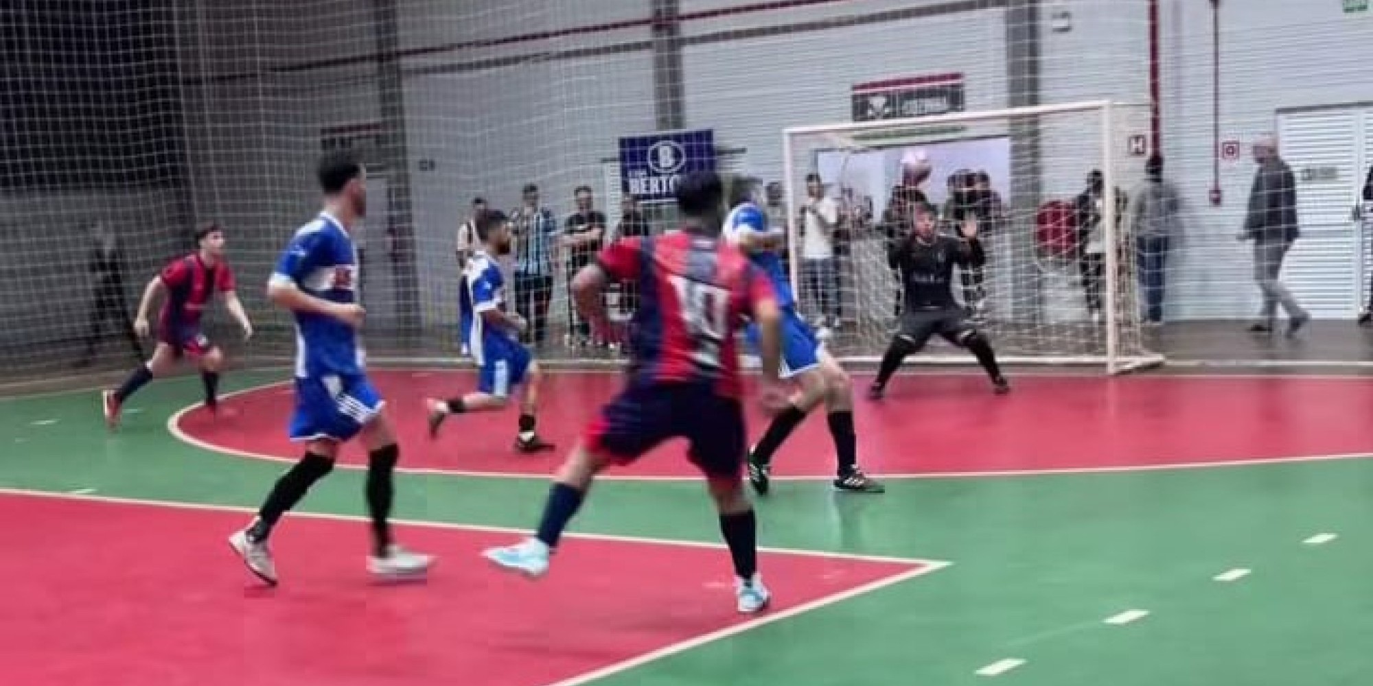 Nacional e Ouro Verde já garantiram classificação na categoria Livre, enquanto Serrano, Lago Azul e Costi brigam pelas duas vagas restantes; Sub-16 tem confrontos semifinais definidos e Veteranos conhecerão classificados nesta quinta (18). Nacional e Ouro Verde já garantiram classificação na categoria Livre, enquanto Serrano, Lago Azul e Costi brigam pelas duas vagas restantes; Sub-16 tem confrontos semifinais definidos e Veteranos conhecerão classificados nesta quinta (18).
