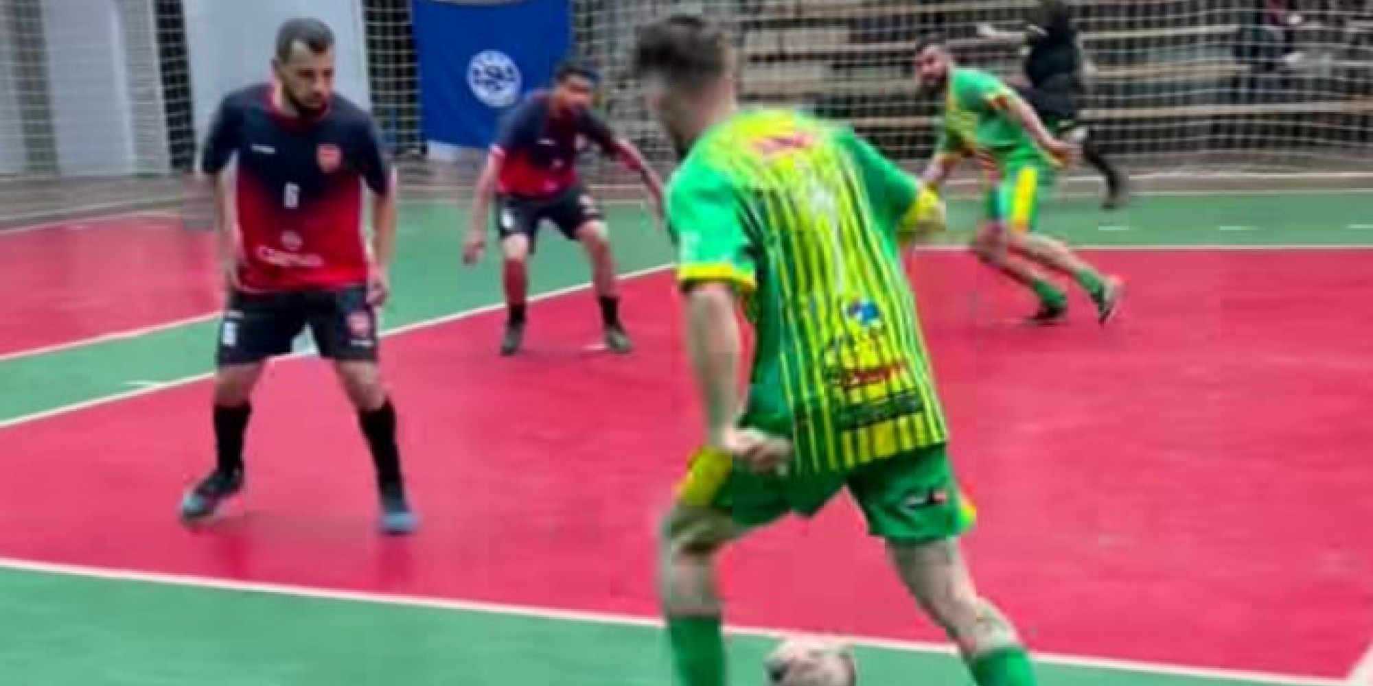 Após os jogos desta terça-feira (19), a categoria Livre segue com a classificação equilibrada, enquanto o Barrense se isolou no Sub-16 e o Costi assumiu a liderança nos Veteranos. Após os jogos desta terça-feira (19), a categoria Livre segue com a classificação equilibrada, enquanto o Barrense se isolou no Sub-16 e o Costi assumiu a liderança nos Veteranos.