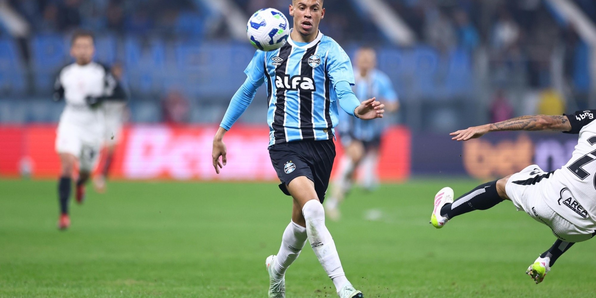 O Tricolor saiu à frente no placar com Braithwaite, mas os visitantes deixaram tudo igual com Breno Bidon. O próximo compromisso será pela Recopa Gaúcha em 8 de julho, contra o São José. O Tricolor saiu à frente no placar com Braithwaite, mas os visitantes deixaram tudo igual com Breno Bidon. O próximo compromisso será pela Recopa Gaúcha em 8 de julho, contra o São José.