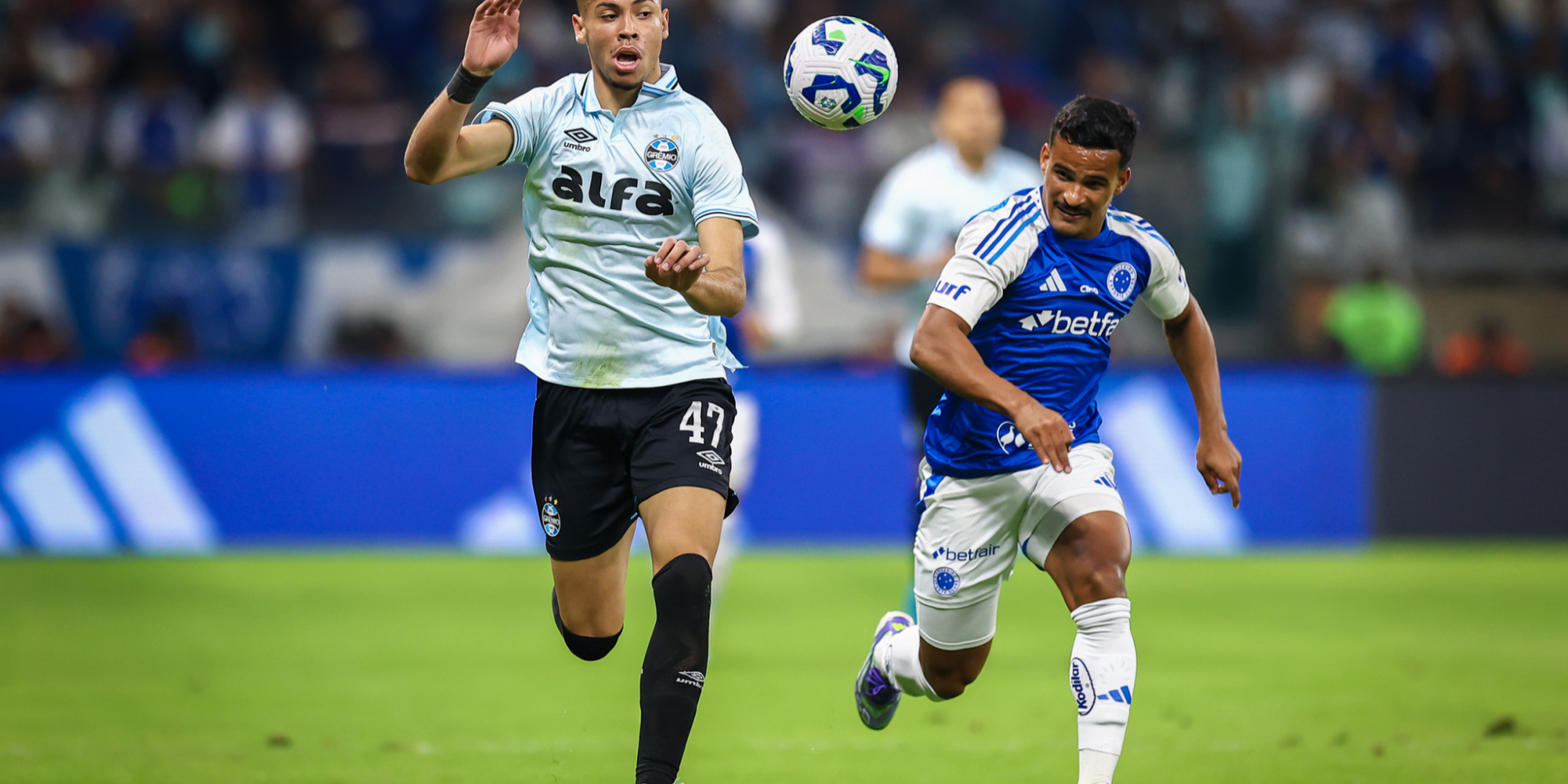 O Tricolor estacionou nos 16 pontos e caiu para a 12ª colocação no Brasileirão. Agora, volta as atenções para a Copa Sul-Americana, onde enfrentará o Alianza Lima nesta quarta-feira (16), às 21h30min, no Peru, pelo jogo de ida dos playoffs. O Tricolor estacionou nos 16 pontos e caiu para a 12ª colocação no Brasileirão. Agora, volta as atenções para a Copa Sul-Americana, onde enfrentará o Alianza Lima nesta quarta-feira (16), às 21h30min, no Peru, pelo jogo de ida dos playoffs.
