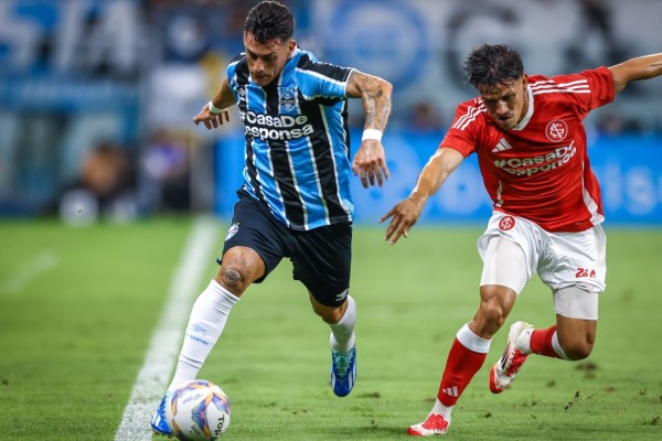 O jogo, válido pela sexta rodada do Gauchão, terminou empatado em 1 a 1 na noite do sábado (8), na Arena do Grêmio. Braithwaite, para os donos da casa, e Fernando, para o Internacional, fizeram os gols da partida.