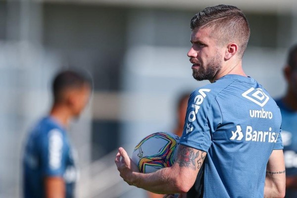 Lateral tem 22 anos