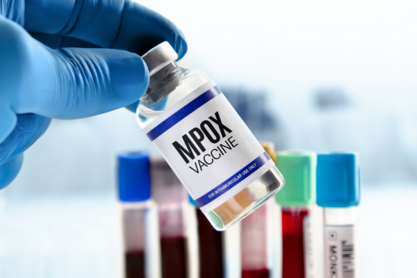 Mpox: OMS aprova primeira vacina para uso emergencial em crianças