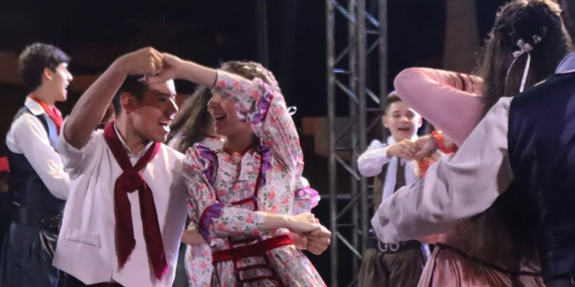 Festa ocorre de 12 a 21 de setembro na Praça Cristóvão Colombo e terá grandes shows, Desfile, Alvorada Festiva e um dos maiores acampamentos farroupilhas do Estado. Festa ocorre de 12 a 21 de setembro na Praça Cristóvão Colombo e terá grandes shows, Desfile, Alvorada Festiva e um dos maiores acampamentos farroupilhas do Estado.