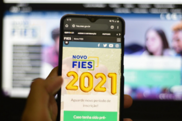 O Fies é um programa destinado a financiar estudantes de cursos de graduação não gratuitos