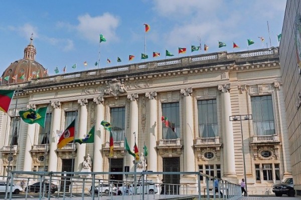 Hoje está sendo paga a terceira parcela do 13º salário de 2019 