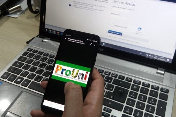 Os documentos devem ser entregues na instituição para a qual o estudante foi pré-selecionado